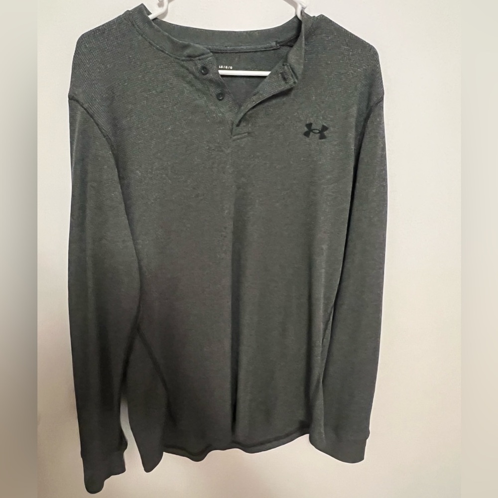 Men’s Under Armour Henley. Gray. Large.